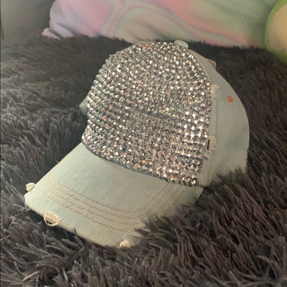 Brand new, never worn Mudd hat